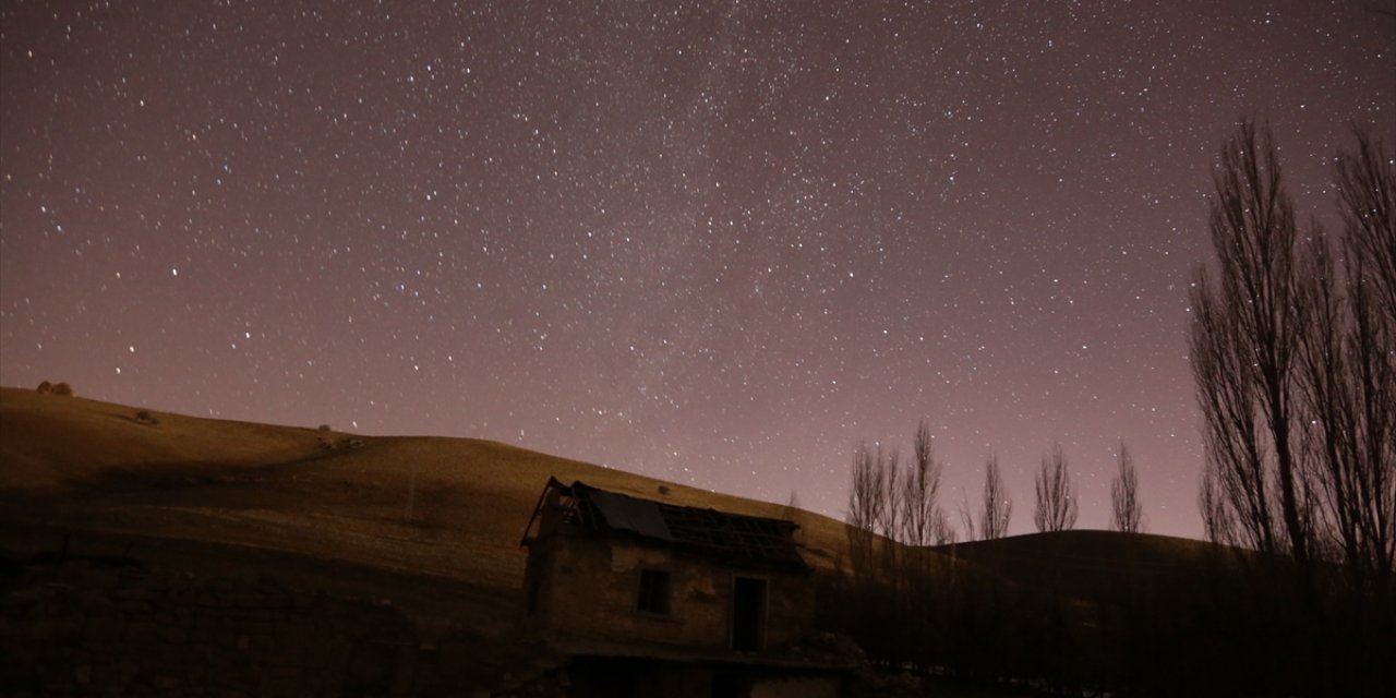 Fotoğraflar Konya'dan! Yıldızların dansı geceyi aydınlattı