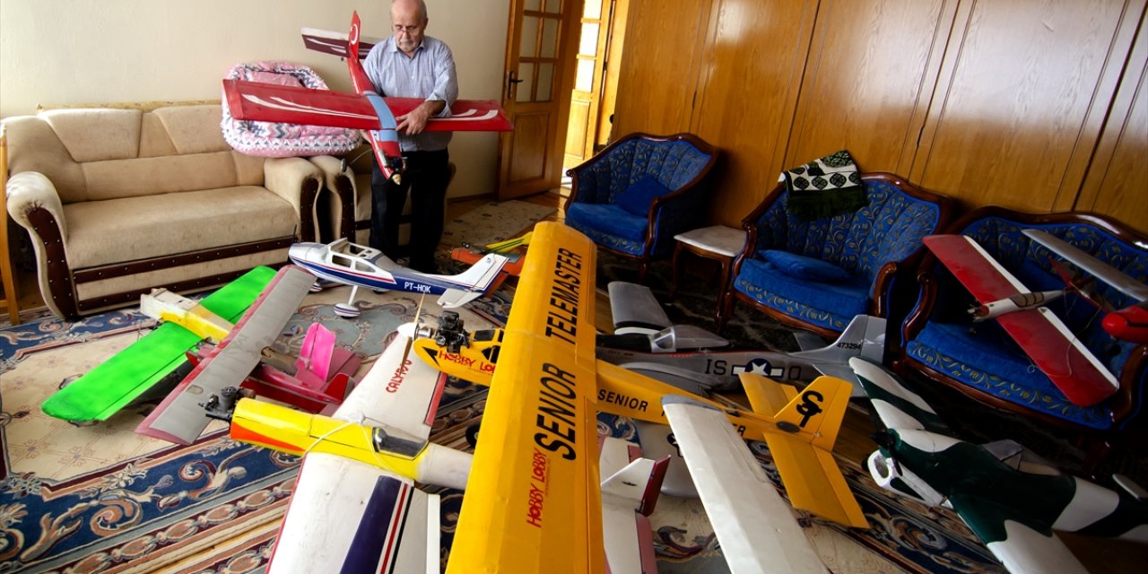 Konyalı 73 yaşındaki model uçak tutkunu, evini atölyeye dönüştürdü