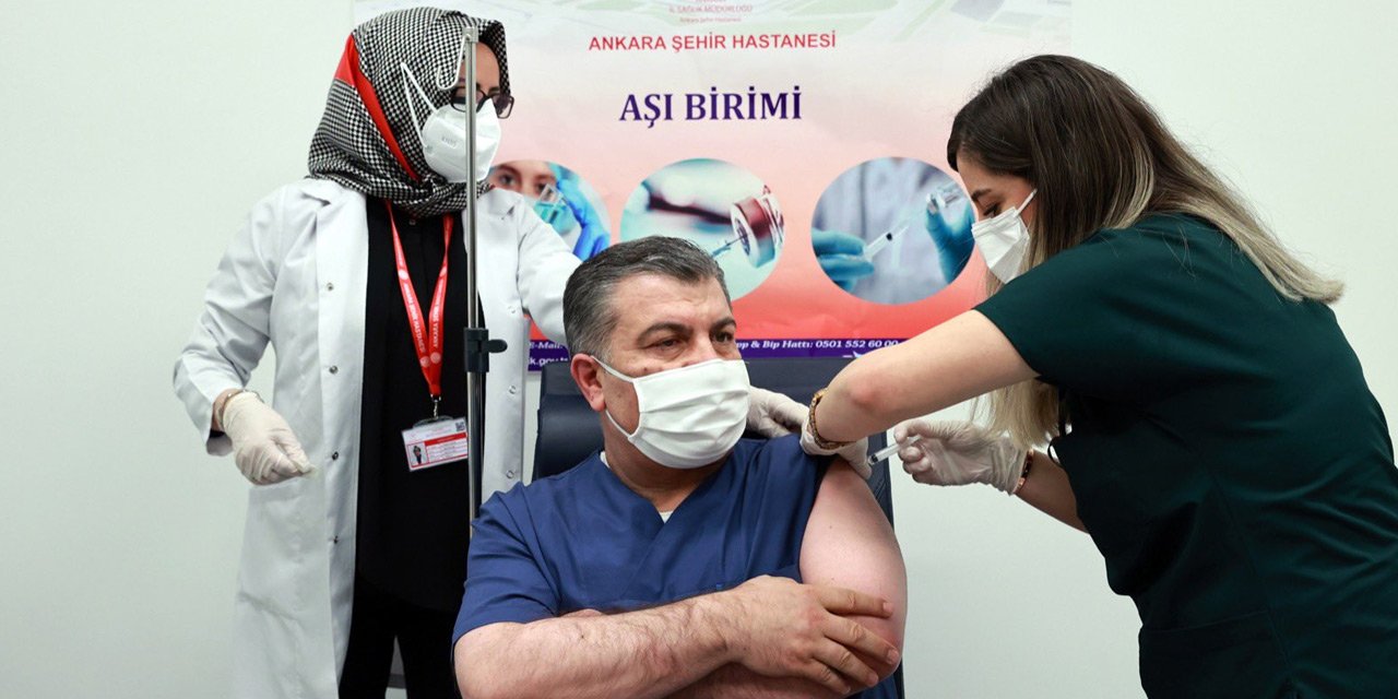 Sağlık Bakanı Fahrettin Koca 28 gün sonra koronavirüs aşısının 2. dozunu oldu