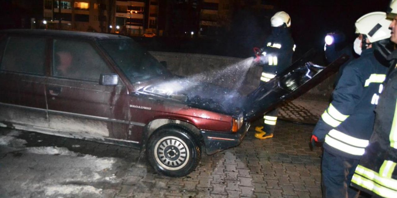 Konya'da seyir halindeyken duran LPG'li otomobilde yangın çıktı