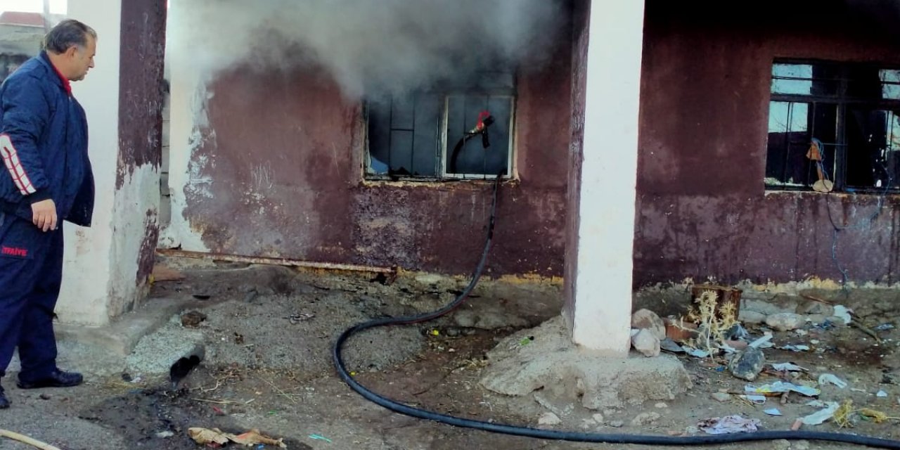 Konya’da 2 katlı ev yandı
