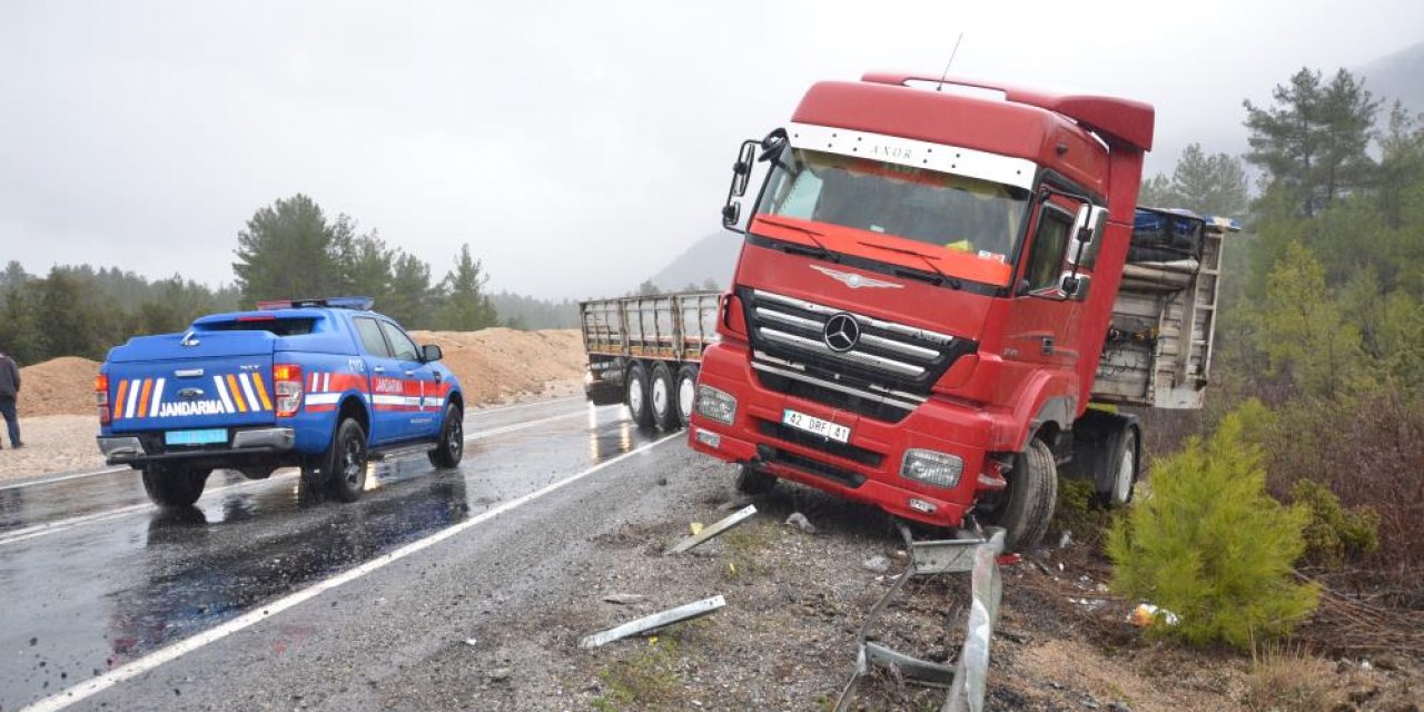 Konya- Antalya yolunda TIR’lar ve otomobiller birbirine girdi