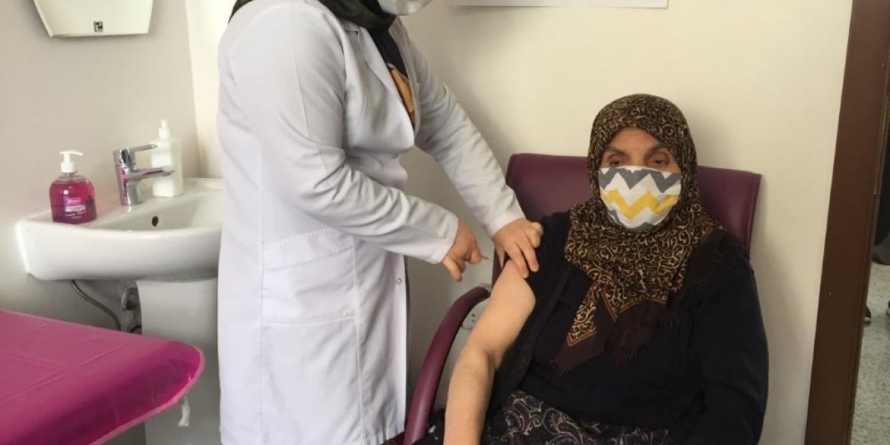 Konya'da Kovid-19 aşı çalışmaları sorunsuz devam ediyor: "Önemli bir komplikasyon görülmedi"