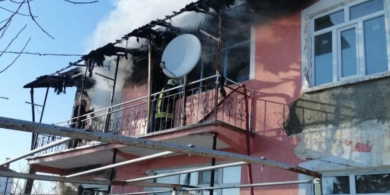 Konya’da iki katlı evde yangın