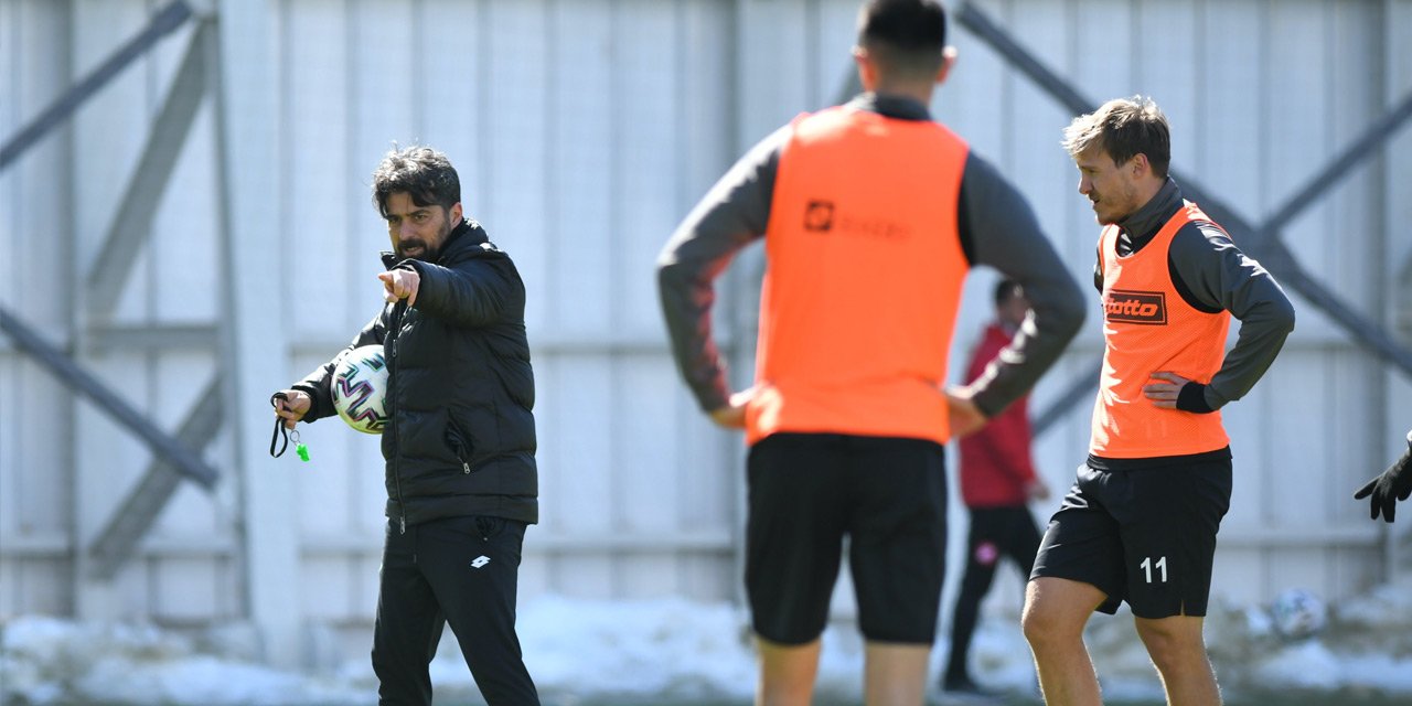 Konyaspor'da sakatlıktan dönen 4 futbolcu takımla birlikte çalıştı