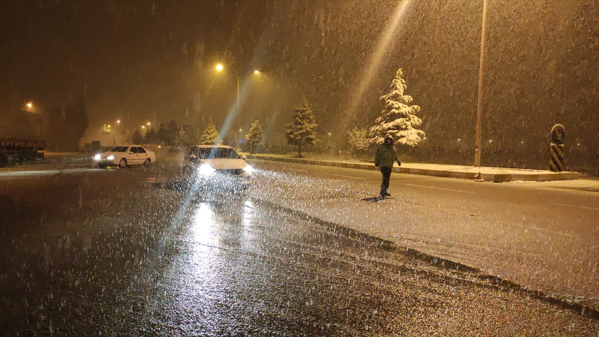 Konya'da gece etkili olan kar yağışı devam edecek mi? İşte meteorolojinin tahmini