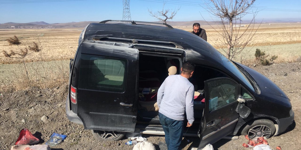 Ankara- Konya yolunda hafif ticari araç yoldan çıktı: 1 yaralı