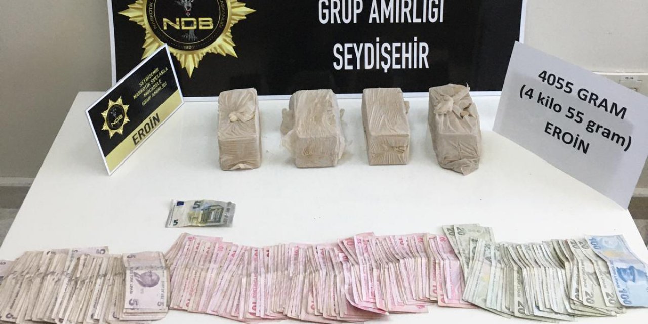 Konya polisi zehir tacirlerine göz açtırmıyor! 3 kişi 4 kilo eroinle yakalandı