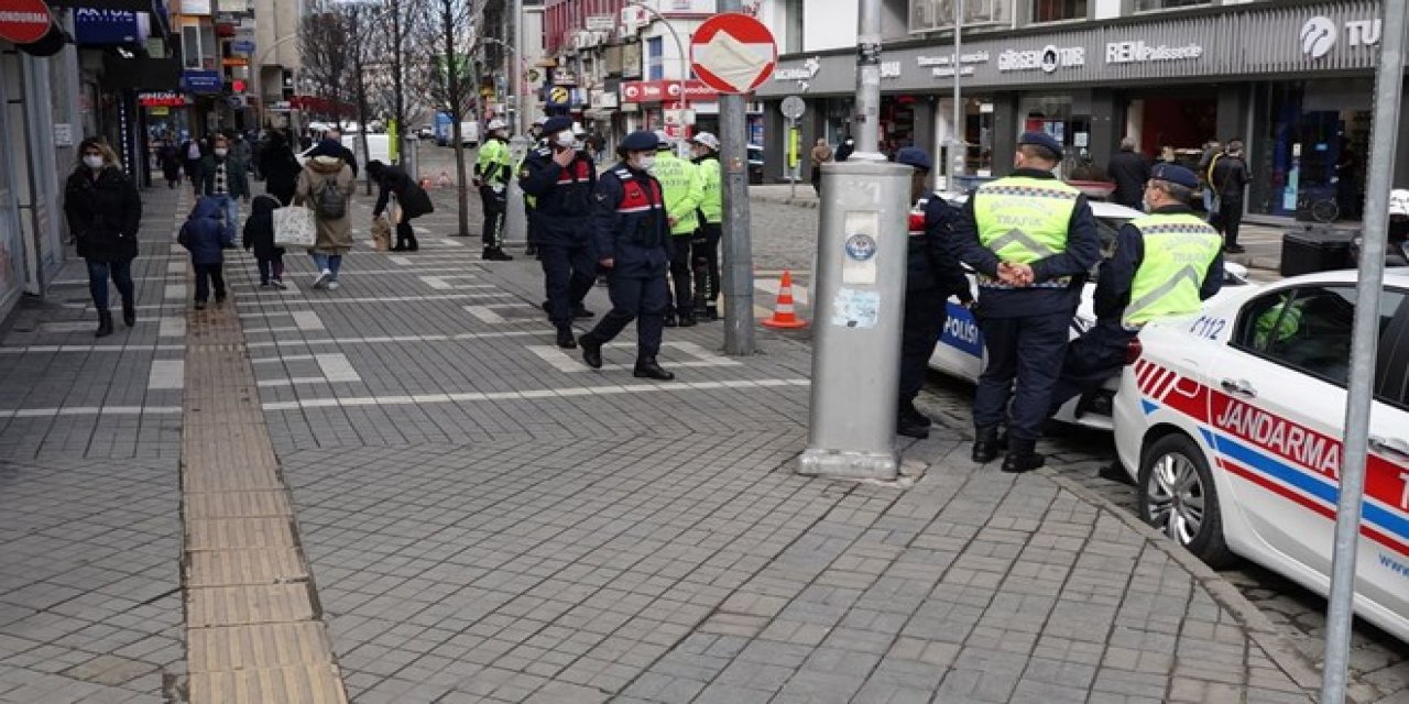 Çok yüksek riskli ilde cenazeye katılan 100 kişiden 40’ı koronaya yakalandı