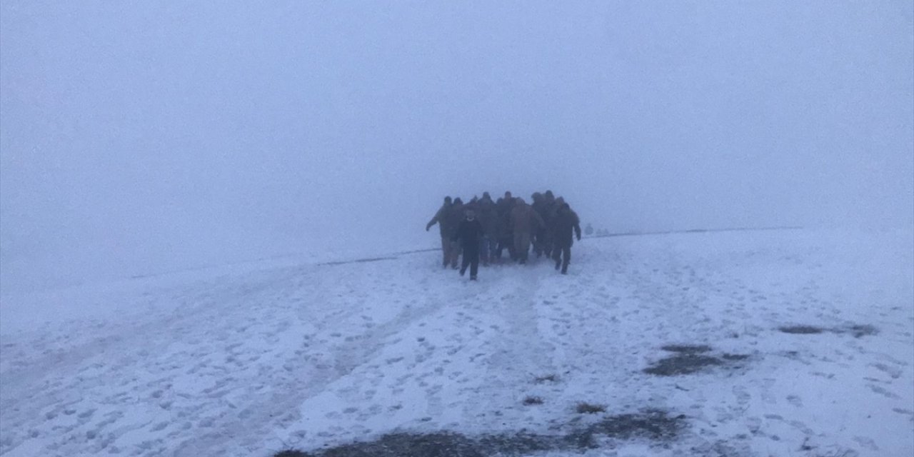 Bitlis’te askeri helikopterin düştüğü bölgede çalışmalar zorlu şartlarda devam ediyor