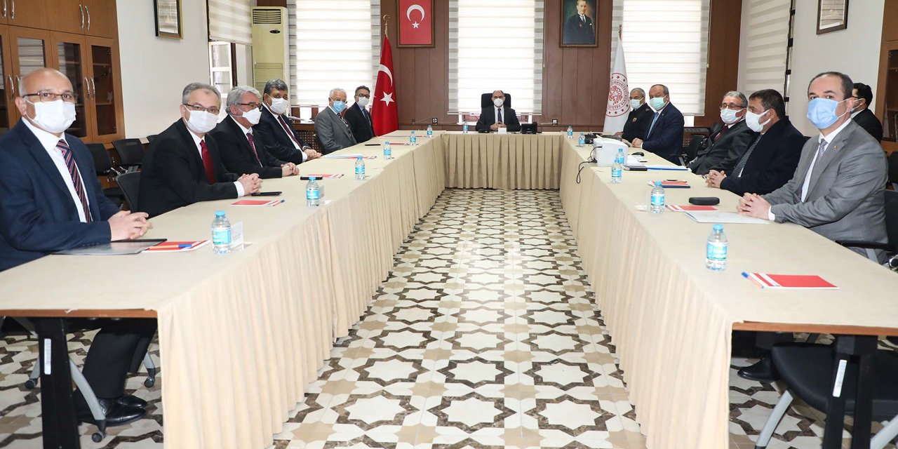 Konya Valisi Özkan rektörlerle buluştu! Huzurlu eğitim ortamı için tedbirler konuşuldu