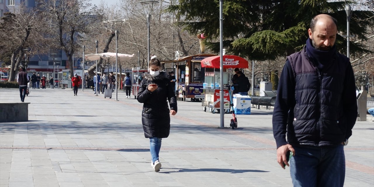 Konya'da vatandaşlar, kuralların önemsenmediğinden şikayetçi