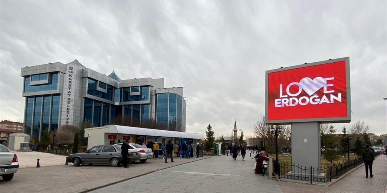 Konya'da "Love Erdoğan" görseli LED ekranlara yansıtıldı