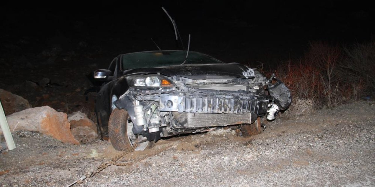 Konya'da otomobil 2 metrelik şarampole uçtu! 2 kişi ölümden döndü