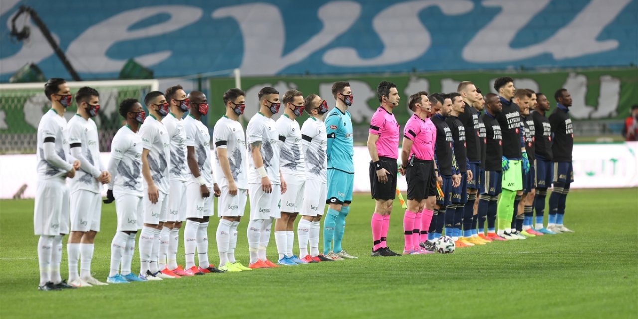 Konyaspor ve Fenerbahçe geçen haftaya göre 4'er değişiklikle sahaya çıktı