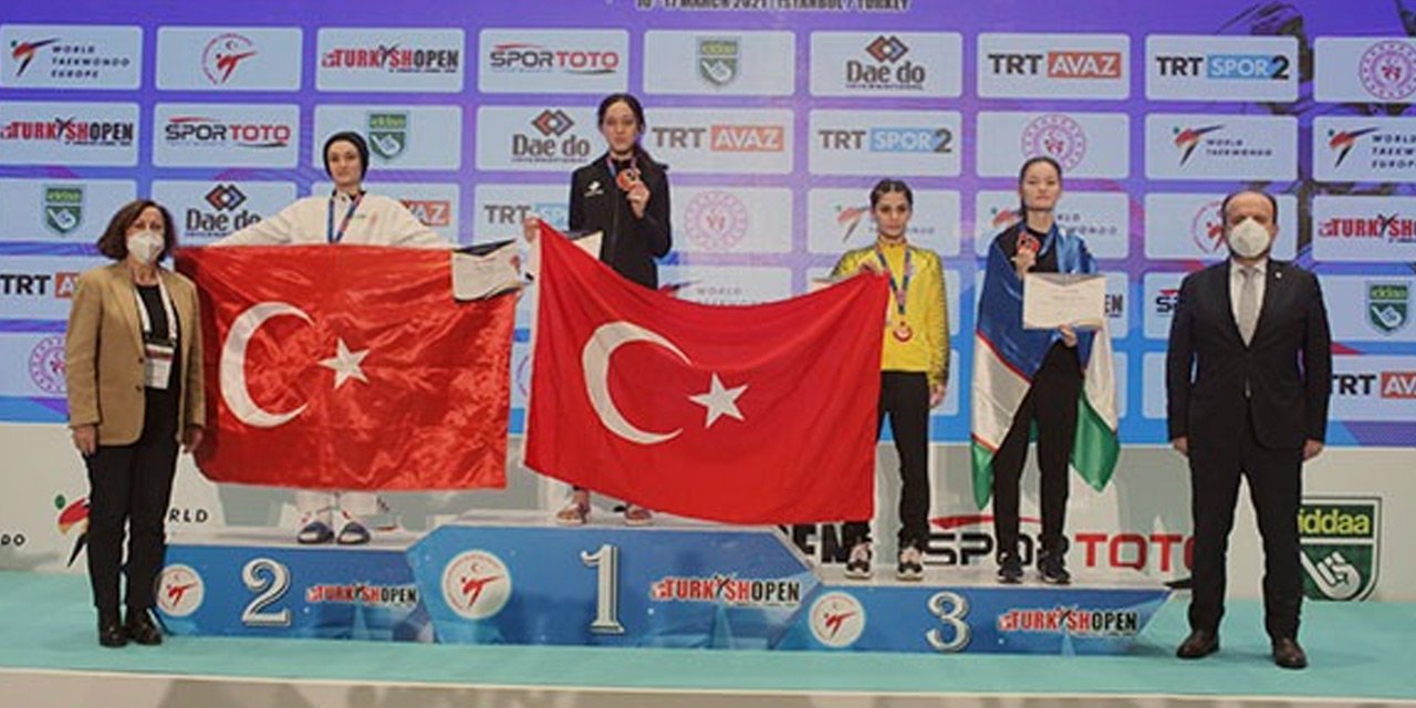 Taekwondo’da dereceye girenlere madalyalarını Mehmet Baykan verdi