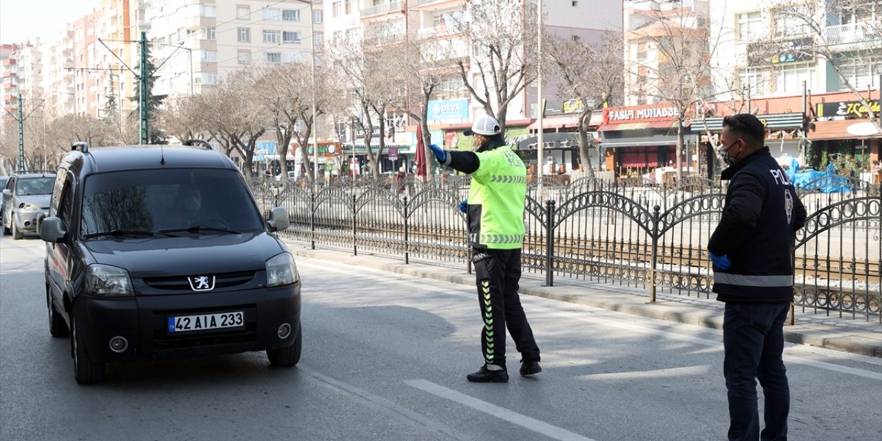 Konya polisi, şehrin "kırmızı" olan rengini değiştirmek için kontrollerini sürdürüyor