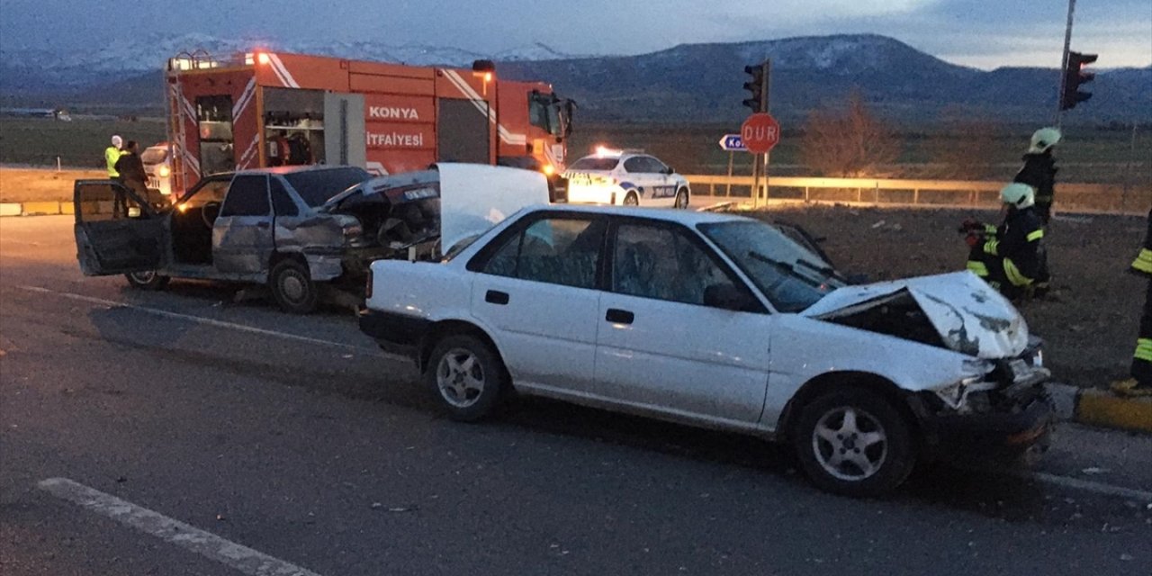 Konya'da otomobiller çarpıştı! Çok sayıda yaralı var