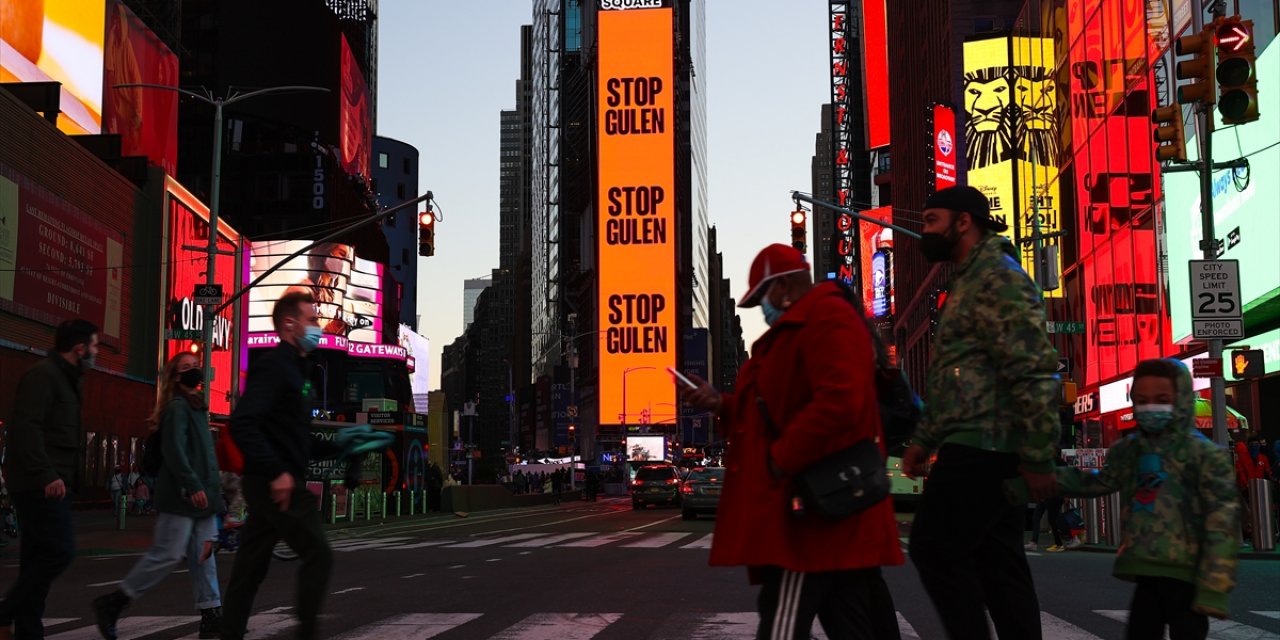New York’un ünlü meydanında "Gülen'i durdurun" ilanı