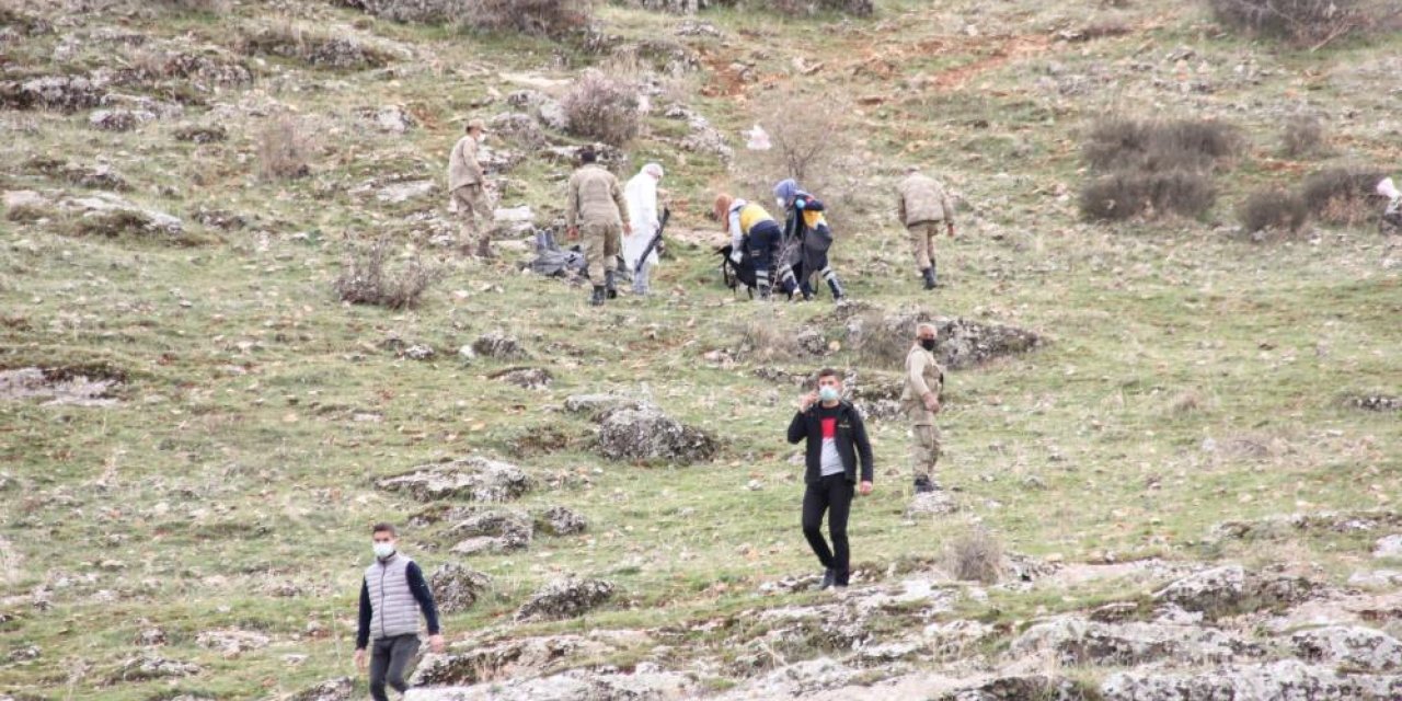 Kayıp gencin dağ başında cesedi bulundu