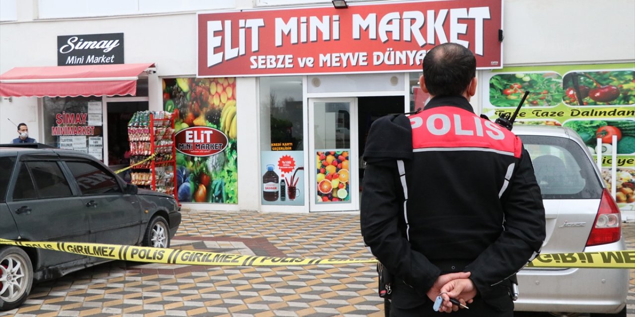 Öğretmen karısını sığındığı markette vurdu