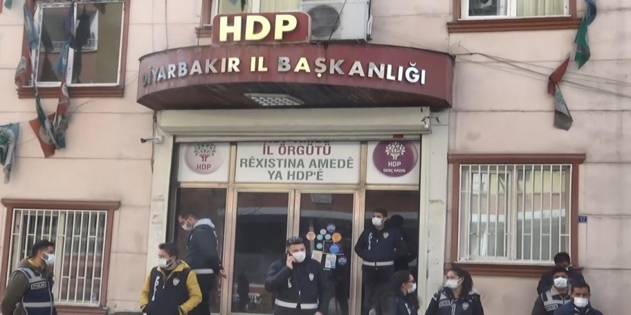 Ailelerin direnişi HDP’lileri yendi, partililer binayı terk etti