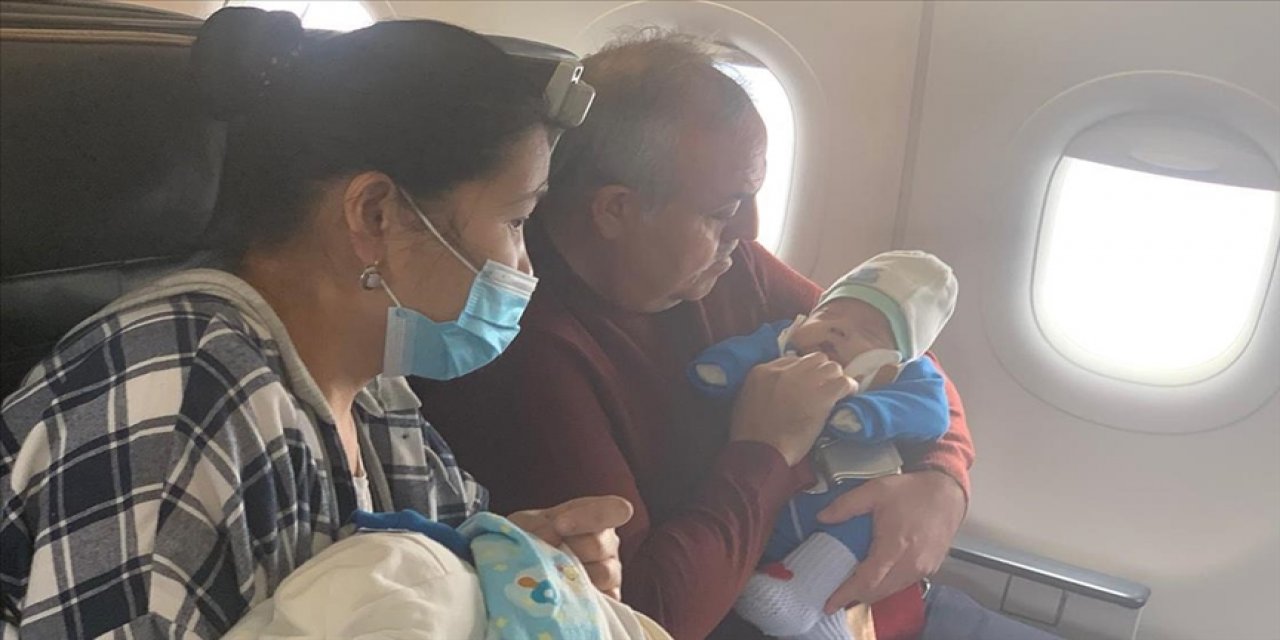Karaman Milletvekili Şeker'den uçakta solunumu duran bebeğe hayati dokunuş
