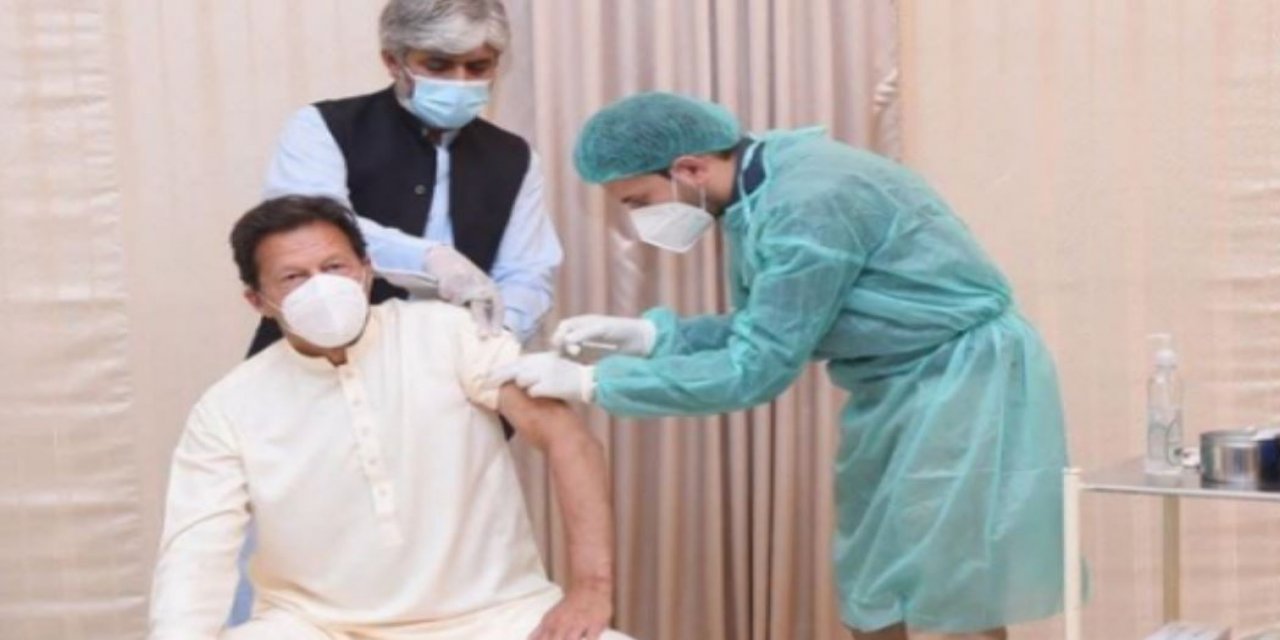 İki gün önce aşı olan İmran Han koronavirüse yakalandı