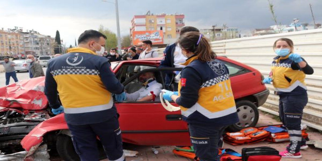 Makas dehşeti! Motosiklet ve yaya kadınlara çarptı: 1 ölü, 3 yaralı