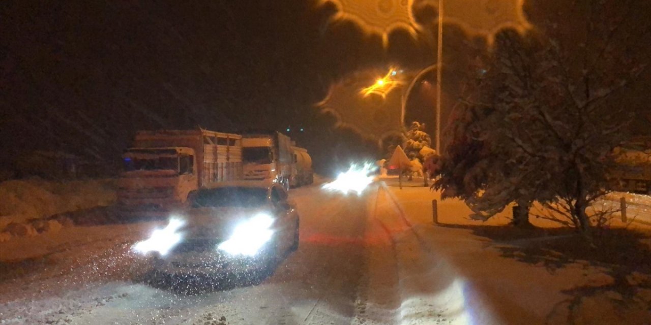 Konya’da kar yolları kapattı! Şehirlerarası karayollarında son durum