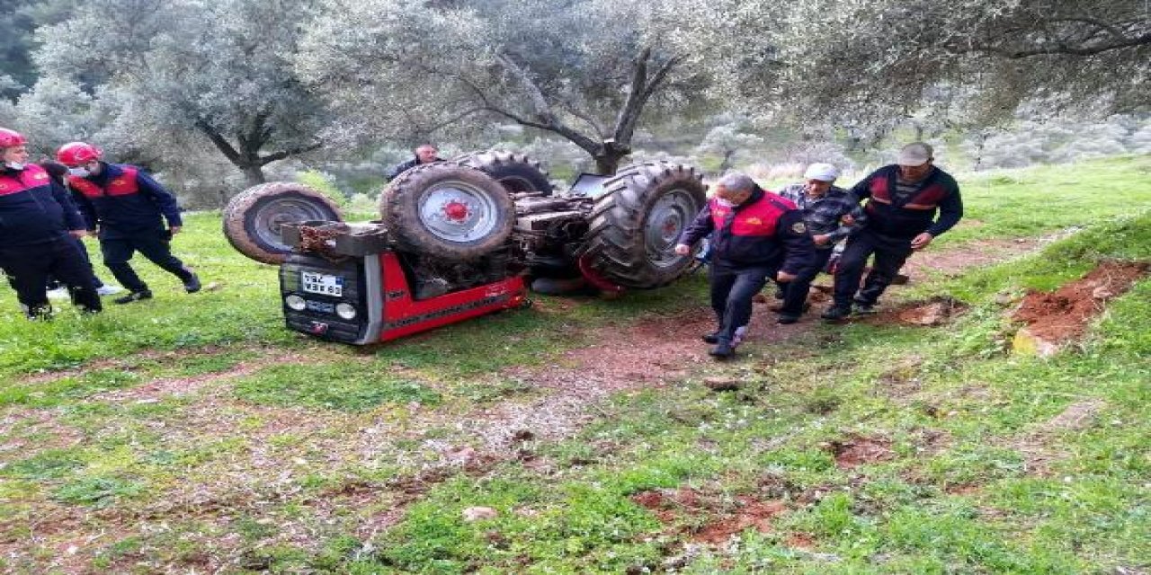 Devrilen traktörün altında kalan yaşlı adam yaşamını yitirdi