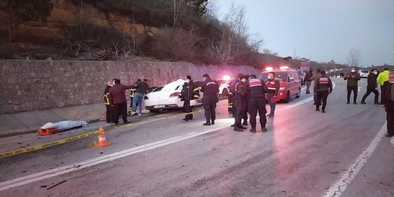 Otobüs ile otomobil çarpıştı! Çok sayıda ölü ve yaralı var