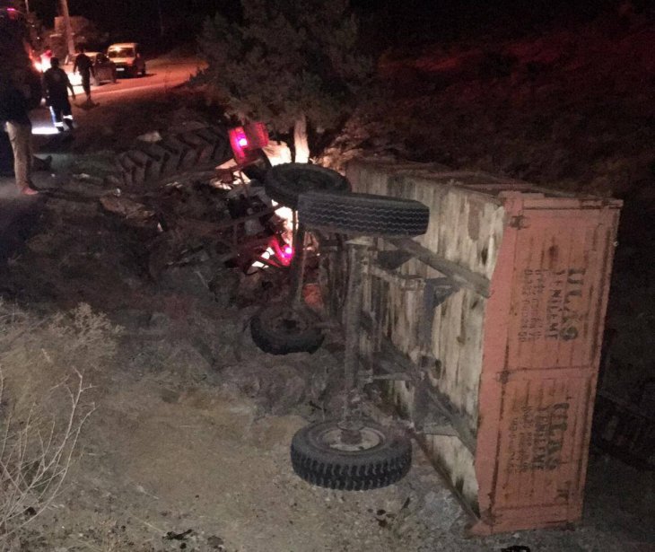 Konya’da traktör devrildi, sürücü yaralı kurtuldu