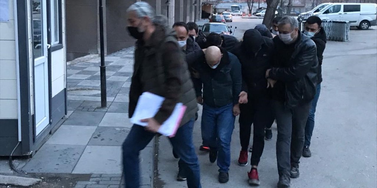 Kürşat Ayvatoğlu serbest bırakıldı