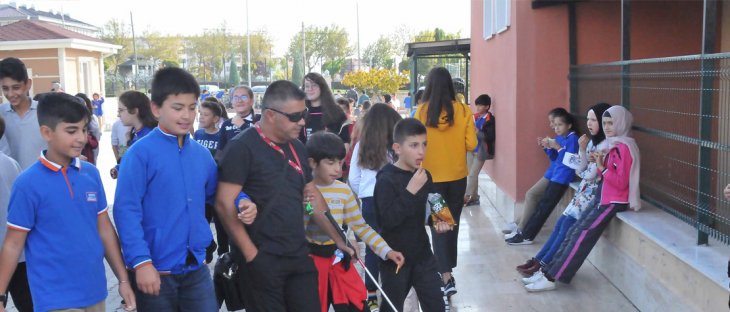 Çocuklara örnek olmaya devam ediyor