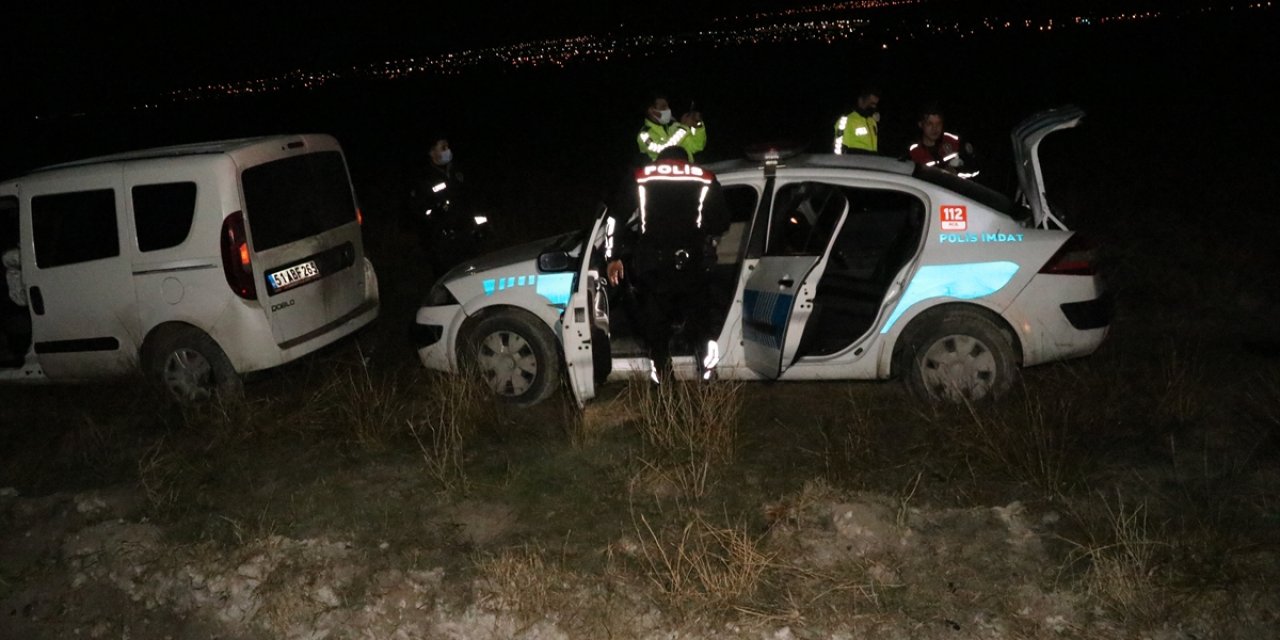 Onlar kaçtı, polis kovaladı! Şüpheliler kaza yapınca yaralandı