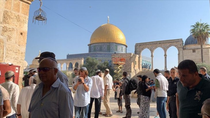 Yüzlerce fanatik Yahudi Mescid-i Aksa'ya baskın düzenledi