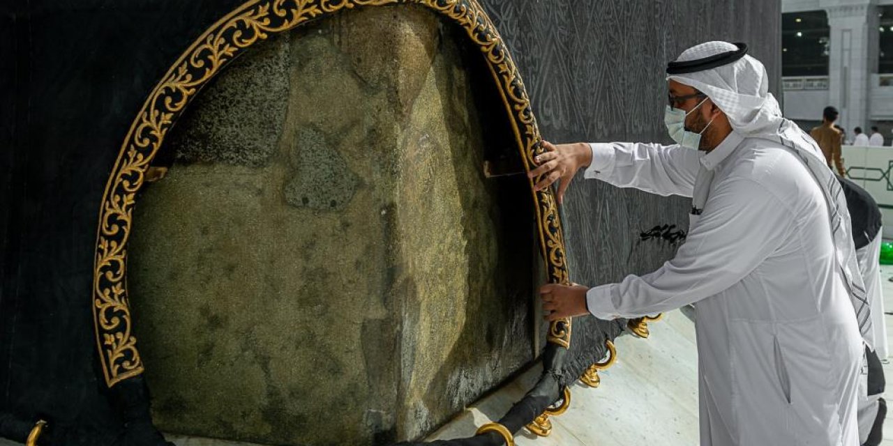 Kabe örtüsünün bakım çalışmaları başladı