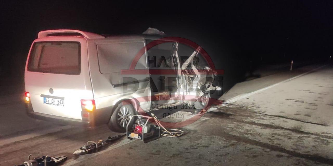 Konya’da minibüs kamyona çarptı: 1 ölü, 2 yaralı