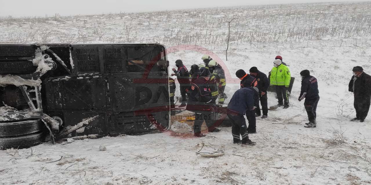 Son Dakika: Konya'da kar ve fırtınalı yolda tur otobüsü devrildi: 36 yaralı