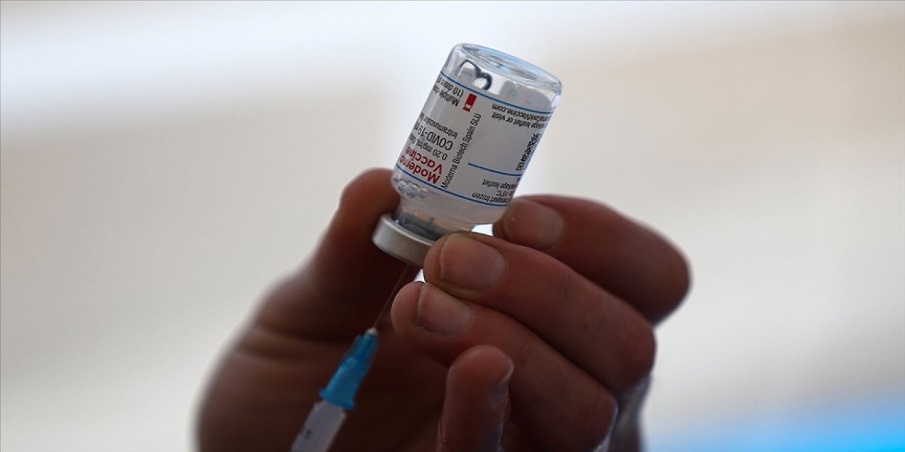Yeni araştırma: Moderna'nın Kovid-19 aşısı, Pfizer-BioNTech'den daha çok yan etkiye yol açıyor
