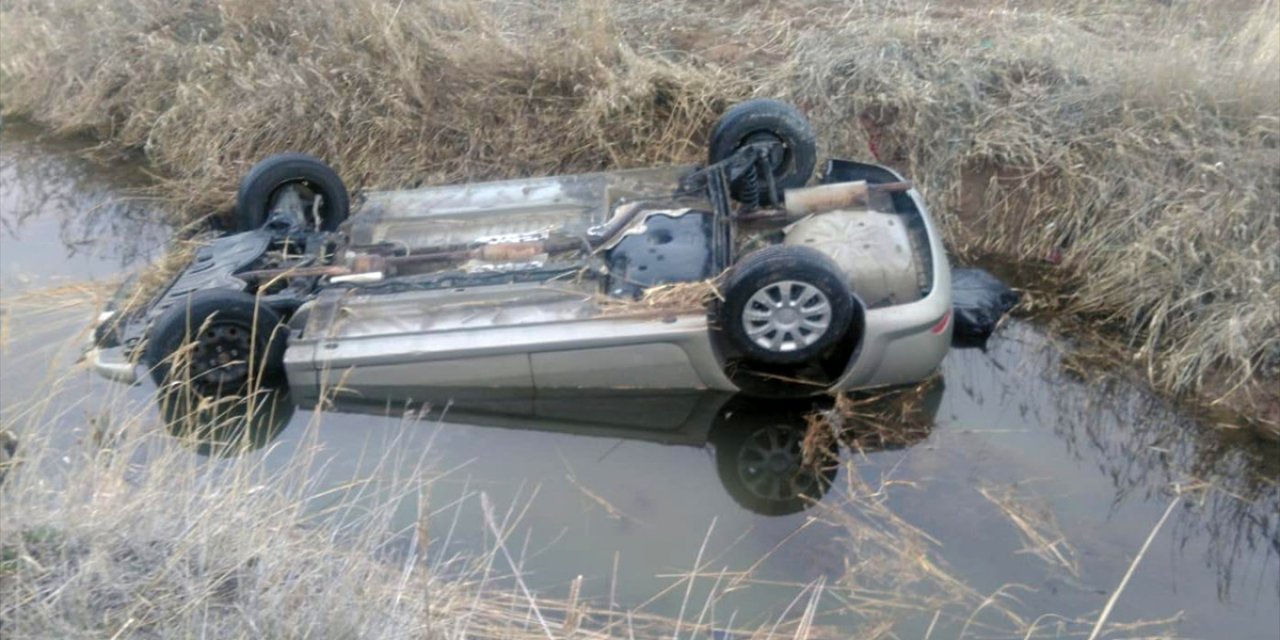 Yürek yakan kaza! Sulama kanalına düşen araçta bir aile yok oldu