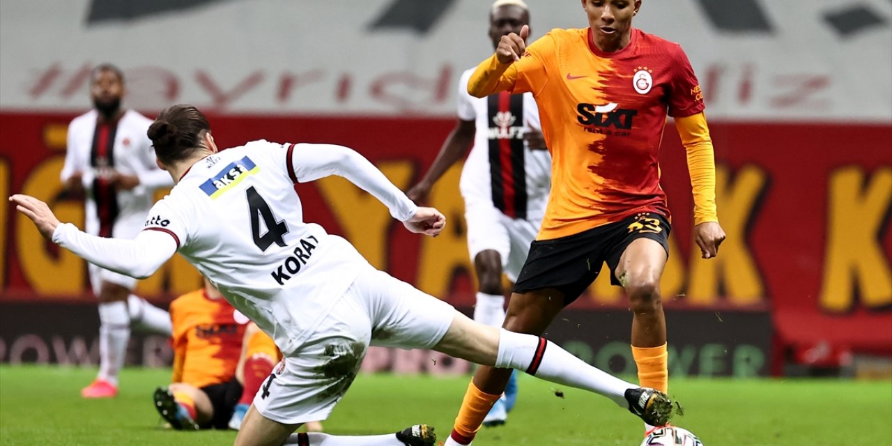 Galatasaray şampiyonluk yarışında ağır yara aldı
