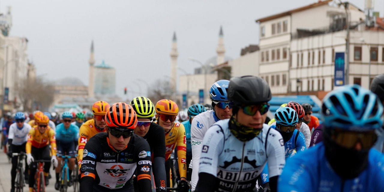 Cumhurbaşkanlığı Türkiye Bisiklet Turu Konya'da başladı! Startı bakanlar verdi