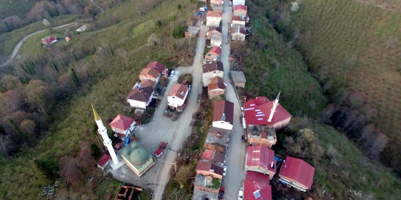 Aynı cadde üzerinde 1 dakika arayla iftar yapıyorlar