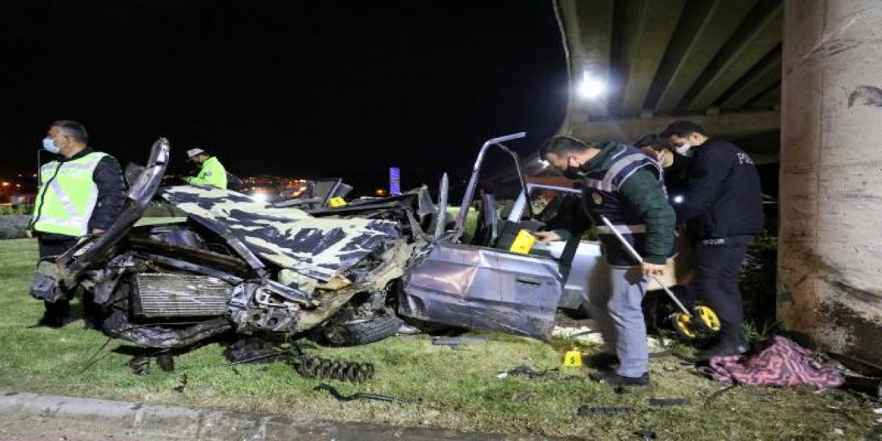 Köprü ayağına çarpan otomobilin motoru yola fırladı: 1 ölü, 2 ağır yaralı