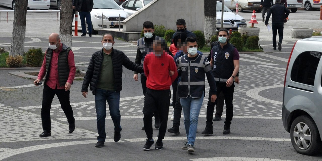Konya'da "FETÖ" bahanesiyle kandırdıkları vatandaşın 115 bin lirasını dolandırdılar