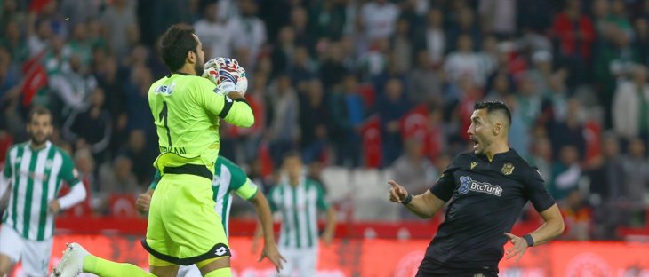Konyaspor ilk dakikada kırmızı kart şoku yaşadı