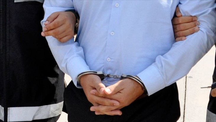 Kırmızı bültenle aranan firari eski savcı yakalandı