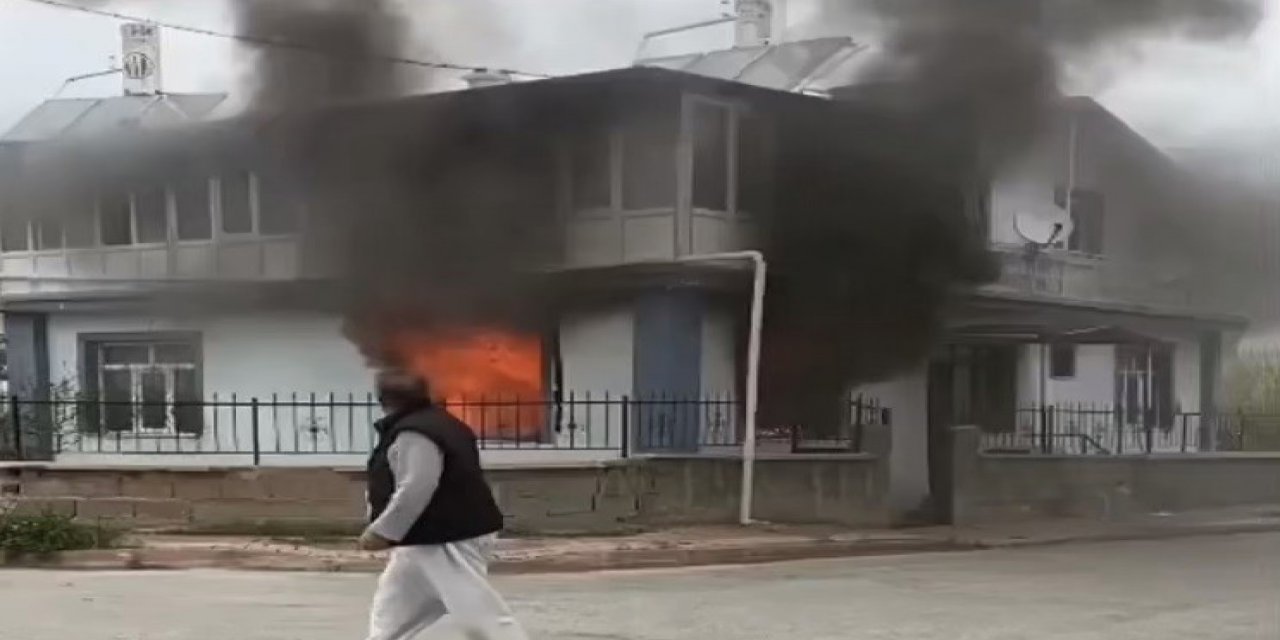 Konya'da korkutan yangın! 5 kişilik aile alevlerin yükseldiği evden son anda kurtuldu